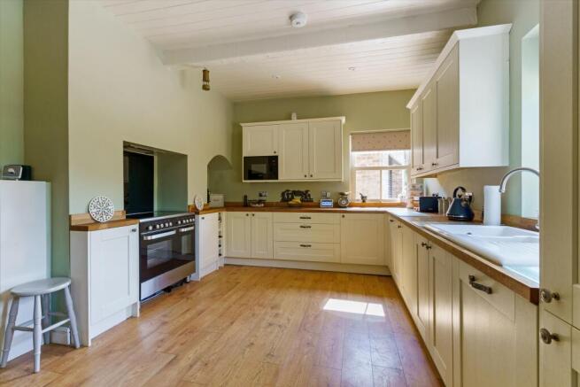 4 bed Detached for sale Image 5