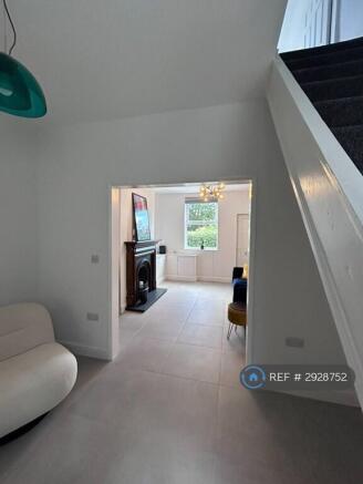2 bed Terraced to rent Image 5