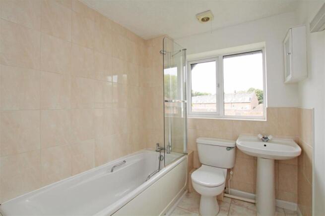 69BGW - Bathroom.jpg