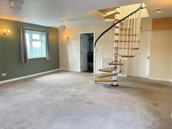 3 bed Detached for sale Image 8
