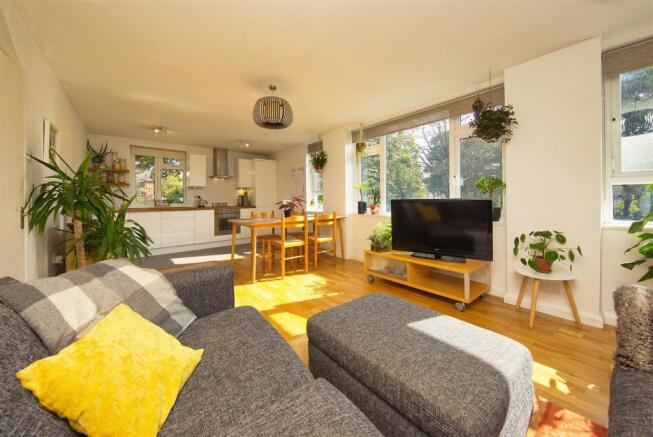 1 Hillside Ct. 2210.jpg