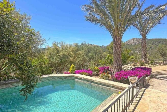 02-s'arraco-Authentische Mallorca-Finca auf 8000 m2 Grundstueck-kaufen-pool_1