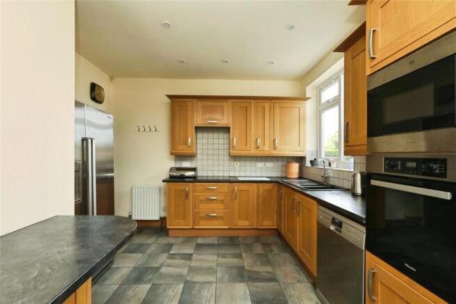 4 bed Semi-Detached for sale Image 5