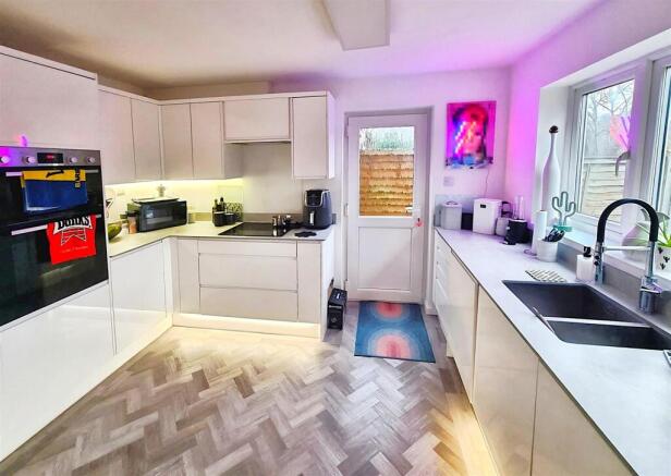 Modern Fitted Kitchen