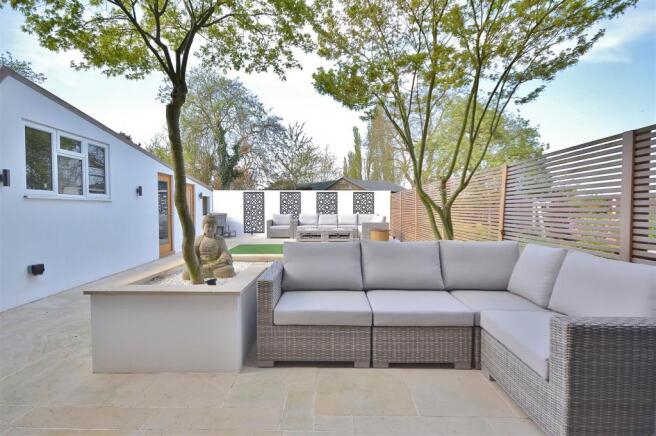 Stunning Low-Maintenance Rear Garden