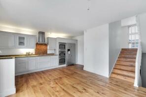 47, Quickswood, London NW3 3SA