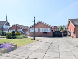 22, Clive Lodge, Southport PR8 4QY