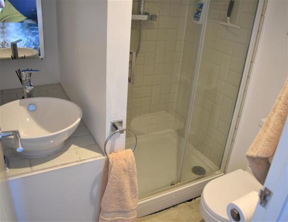 ensuite.jpg