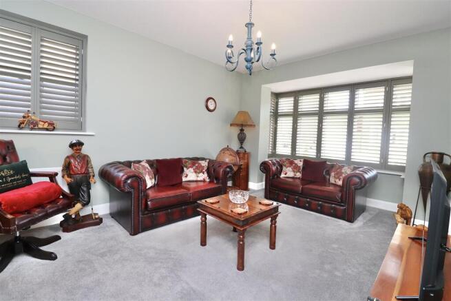 4 bed Detached for sale Image 11