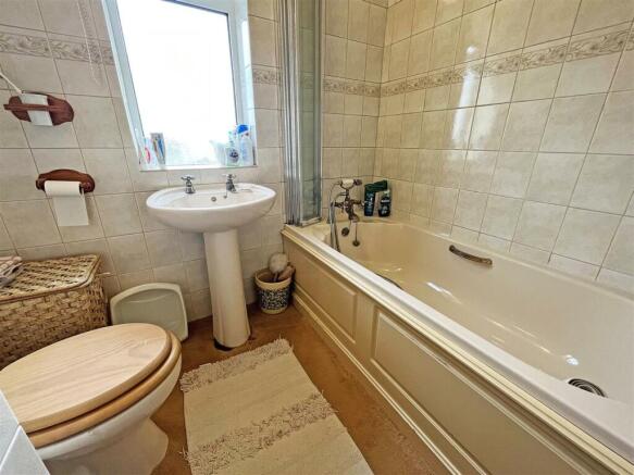 Bathroom.jpg