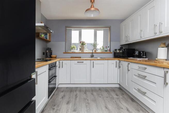 4 bed Detached for sale Image 7