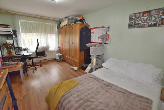 3 bed Semi-Detached for sale Image 6