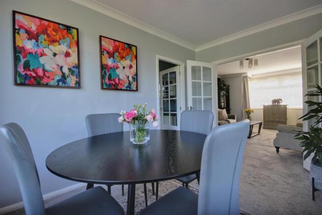 3 bed Semi-Detached for sale Image 4