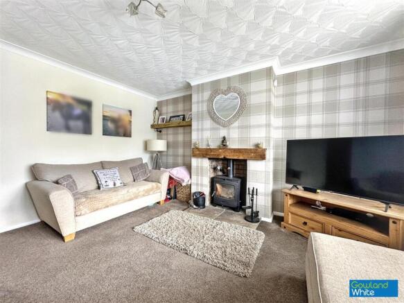 4 bed Semi-Detached for sale Image 3