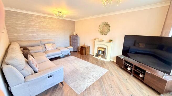 4 bed Detached for sale Image 4