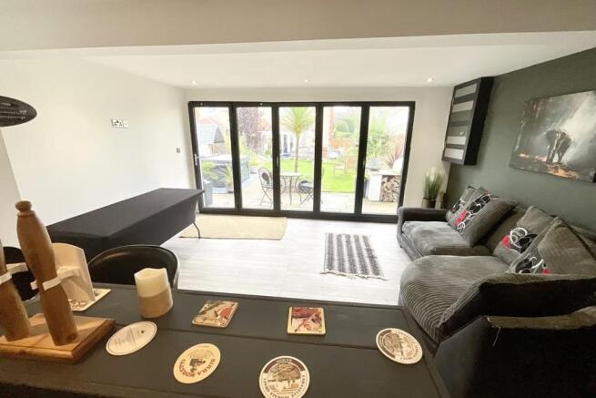 Garden room/bifolds