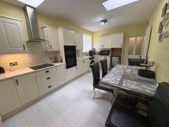 3 bed Semi-Detached Bungalow for sale Image 12
