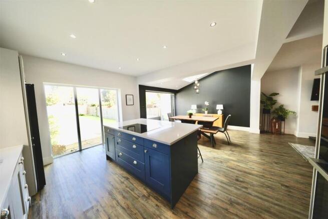 4 bed Semi-Detached for sale Image 6