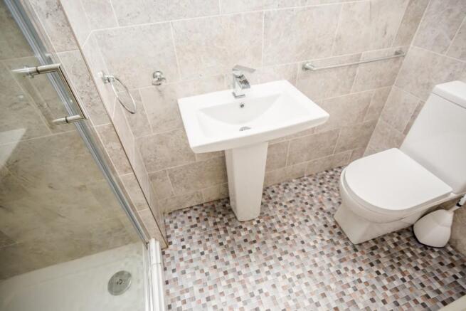 8 bed Flat to rent Image 5