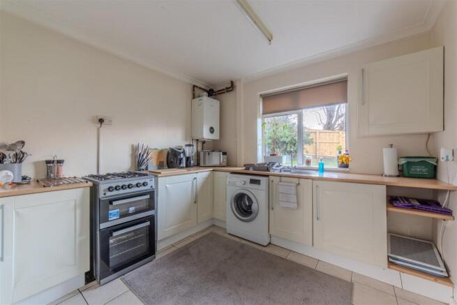 27 Keats Close-14.jpg