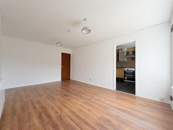 2 bed Flat to rent Image 5