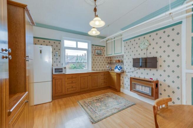 5 bed Semi-Detached for sale Image 6