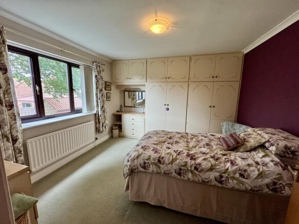 2 bed Semi-Detached for sale Image 8