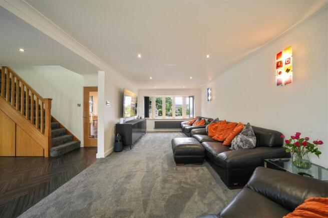 4 bed Detached for sale Image 8