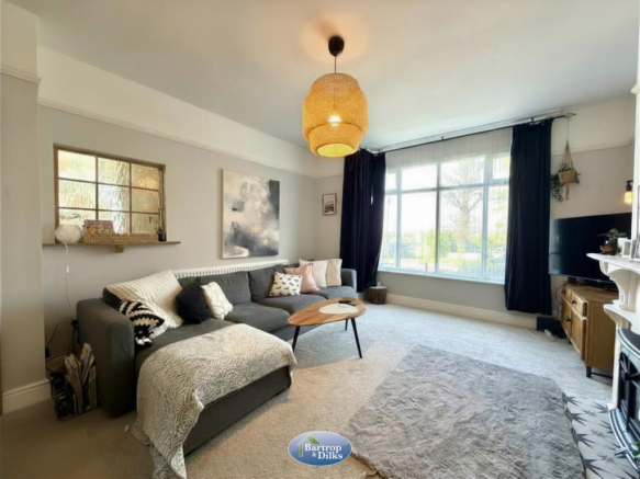 4 bed Semi-Detached for sale Image 8