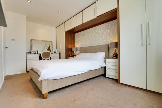 Master bedroom (double)