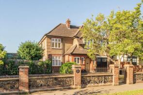 Dorincourt, Boston Gardens, Brentford TW8 9LS