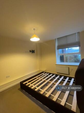 2 bed Flat to rent Image 12