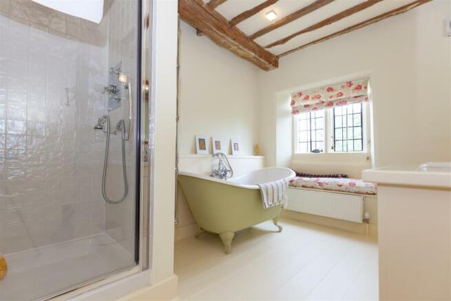 Master Ensuite 2.jpg