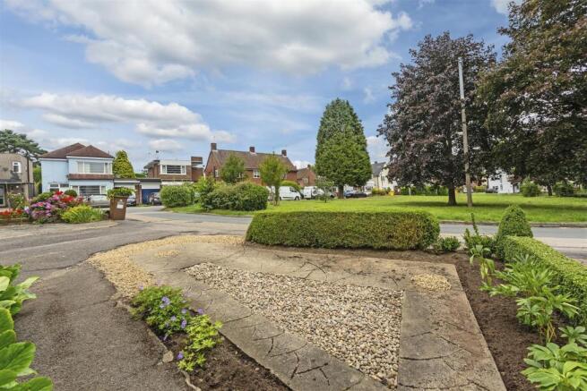house-ballards-green-burgh-heath-105.jpg