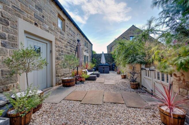 3 bed Barn Conversion for sale Image 12