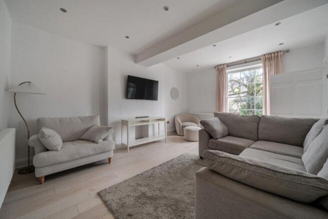 1393503-7-6943d6e...