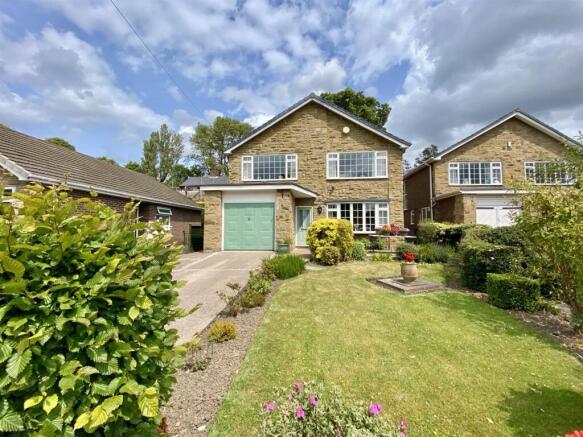 4 bed Detached for sale in mirfield