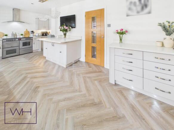 4 bed Detached for sale Image 7