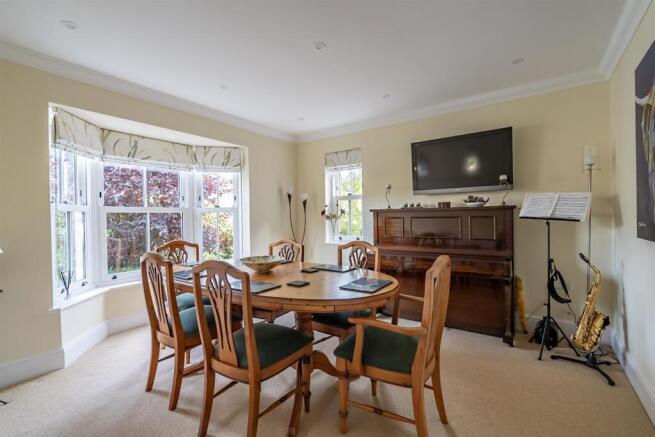 4 bed Detached for sale Image 7