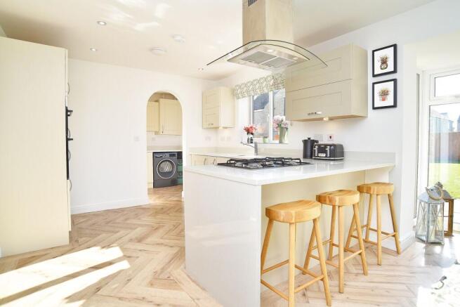 4 bed Detached for sale Image 6