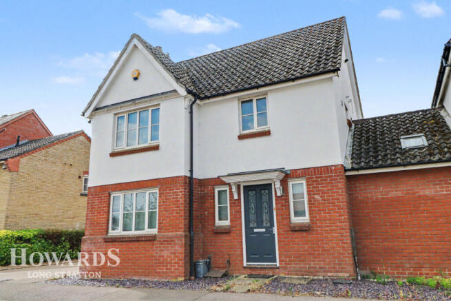 3-bed detached on Hill Farm Road, Long Stratton, £325,000