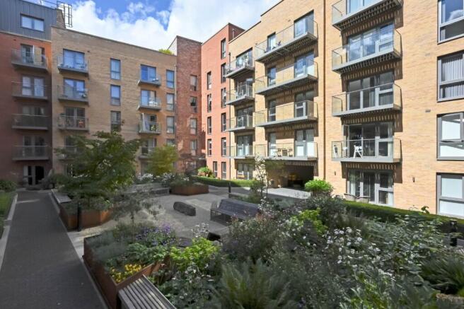2 bed Flat for sale Image 12