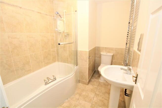 4 bed Terraced to rent Image 8