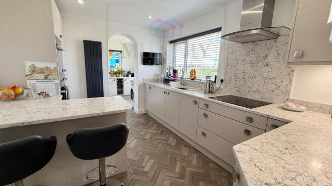 4 bed Detached for sale Image 7
