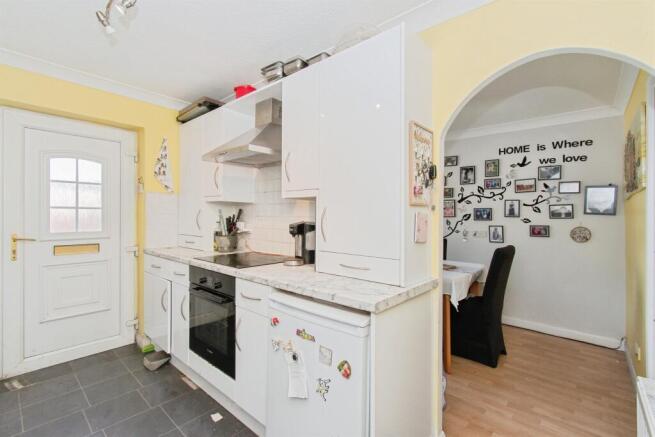 3 bed Terraced for sale Image 11