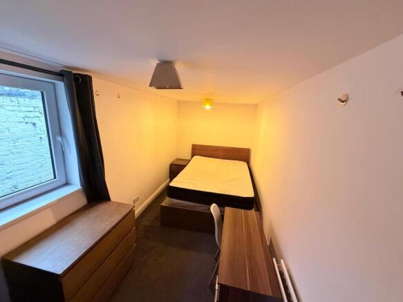 4 bed Terraced to rent Image 7
