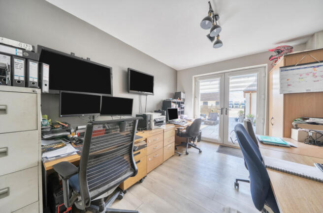5 bed Detached for sale Image 11