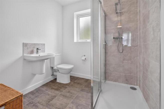 4 bed Detached for sale Image 11