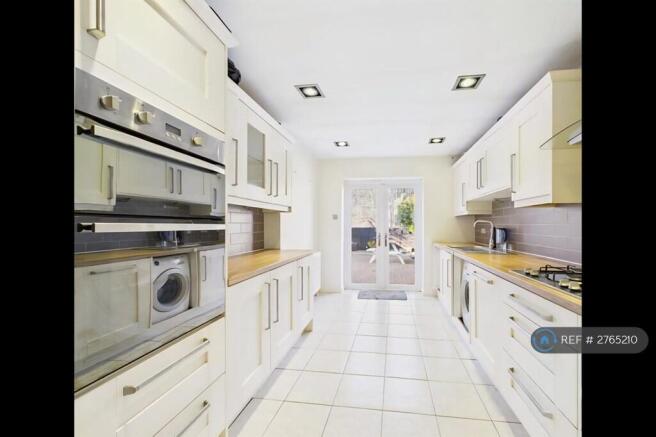 4 bed Detached to rent Image 6