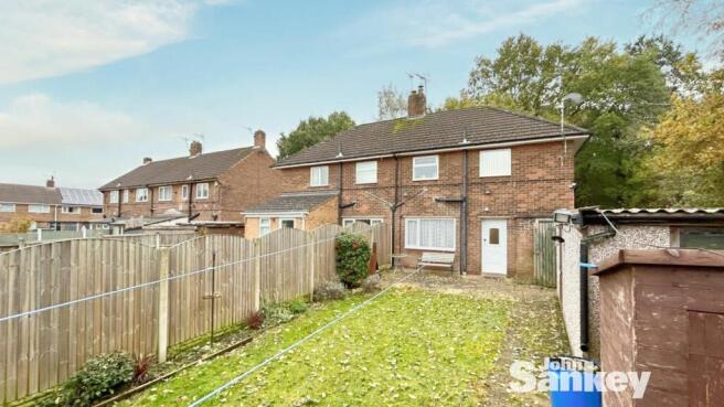 1 Robin Hood Ave00039.jpg